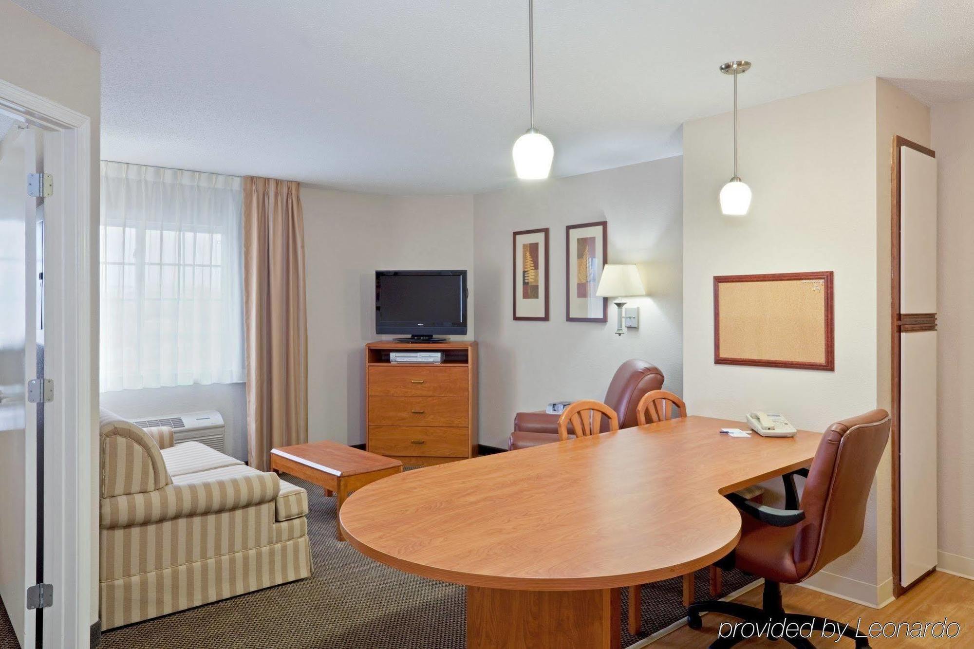Candlewood Suites - Topeka West By Ihg Экстерьер фото