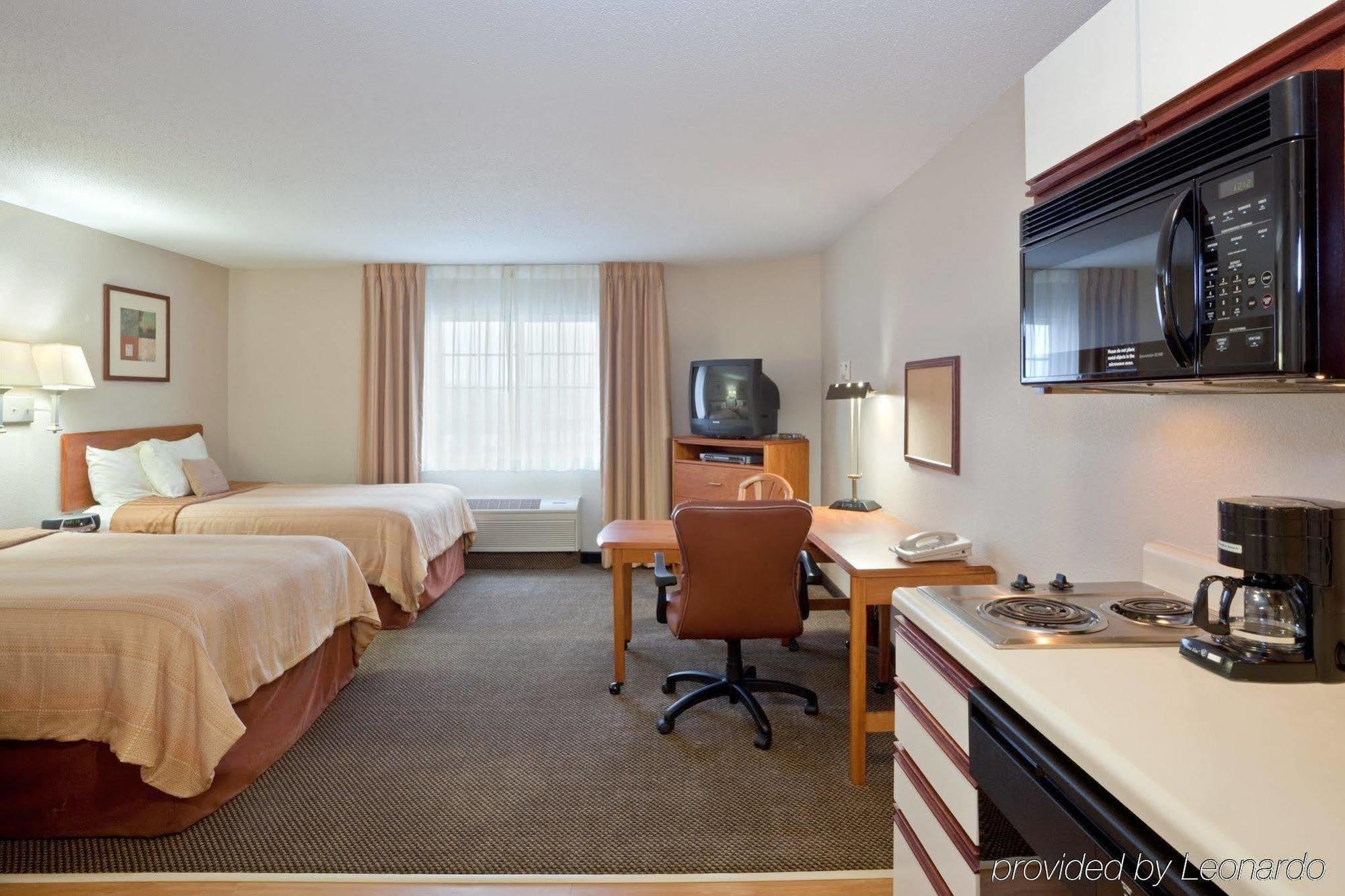 Candlewood Suites - Topeka West By Ihg Экстерьер фото
